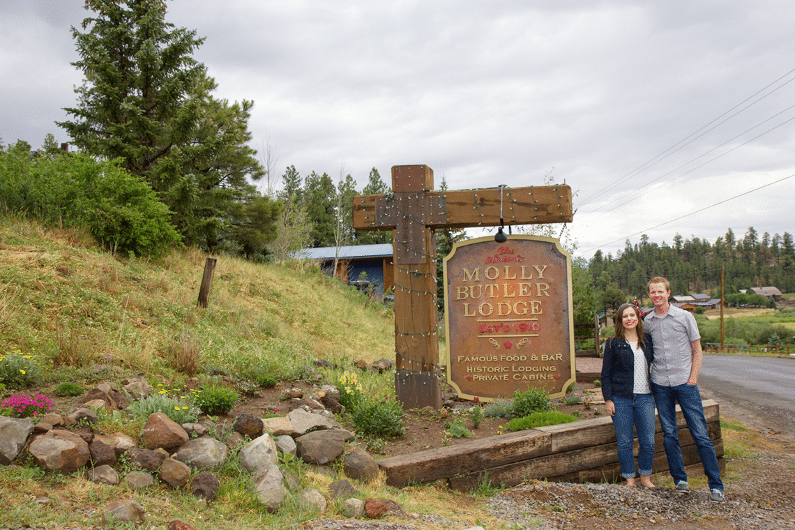 Date at at the Molly Butler Lodge in Greer AZ. 