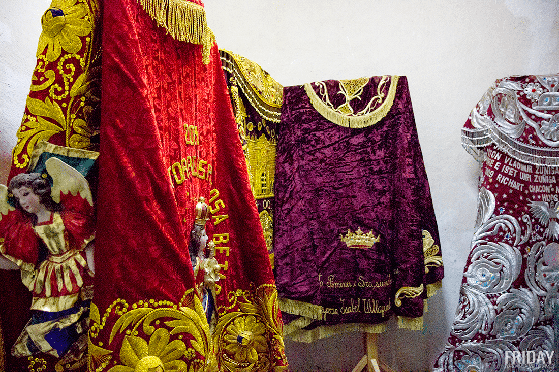 Cusco Cathedral Attire. 