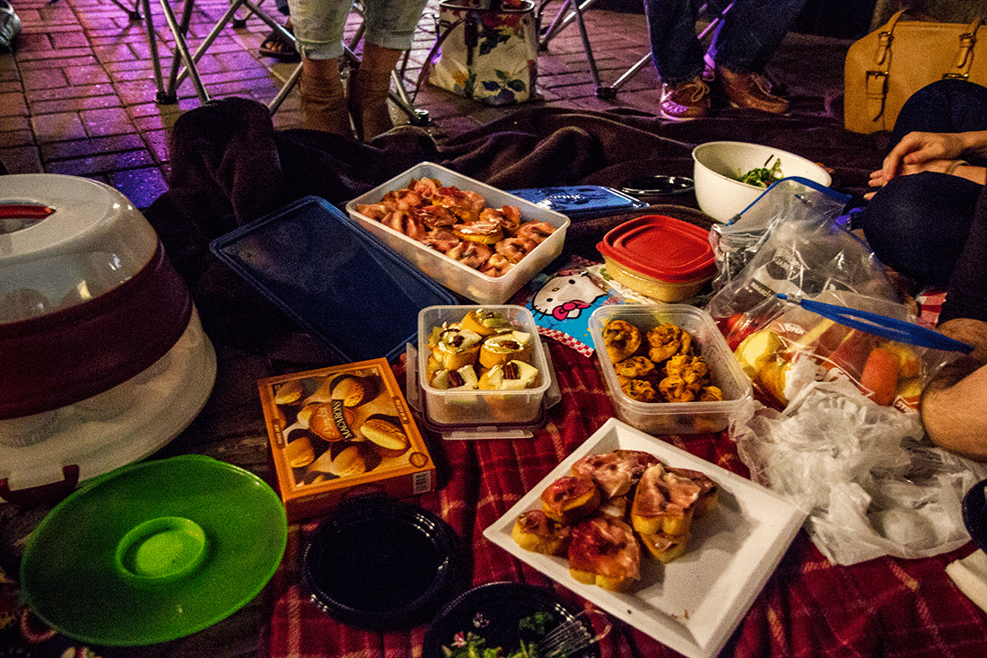 Picnic dinner for movies in the park date night. 