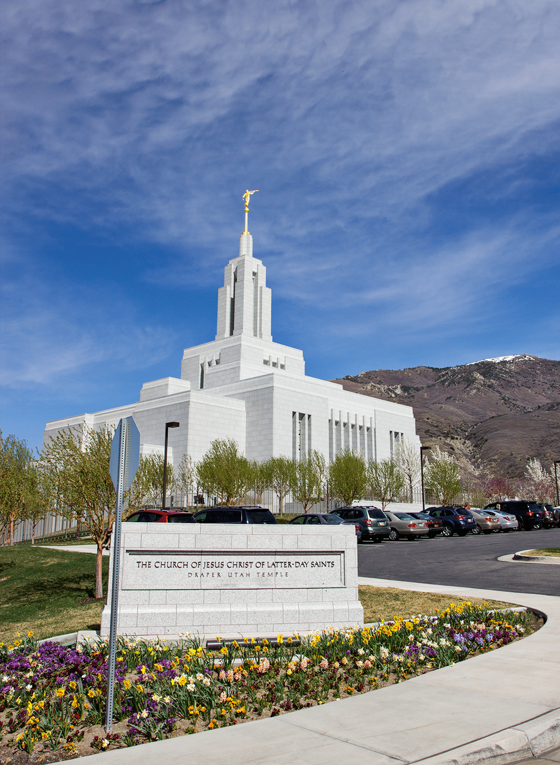 The Draper Utah Temple sign wtih temple in the background. 