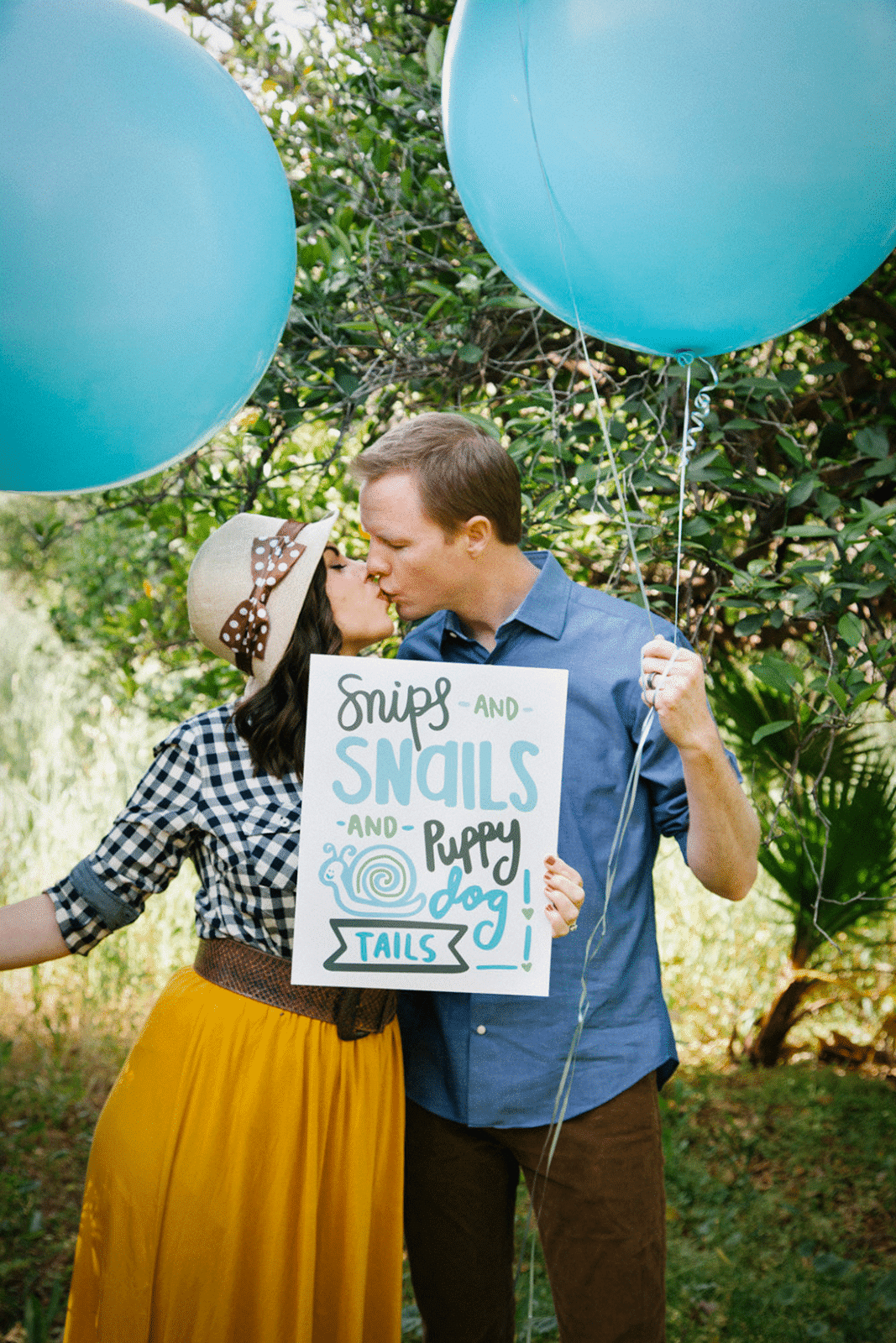 Creative gender reveal idea- this one is so easy, so cute, and is a truly original way to reveal baby's gender! 