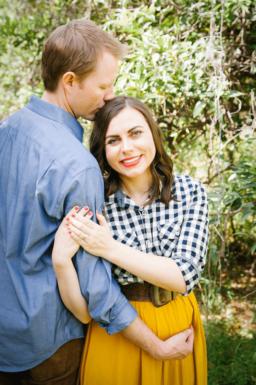 Such a cute maternity photo shoot idea! Love this maternity photo idea with the couple showing their love and that bump! 