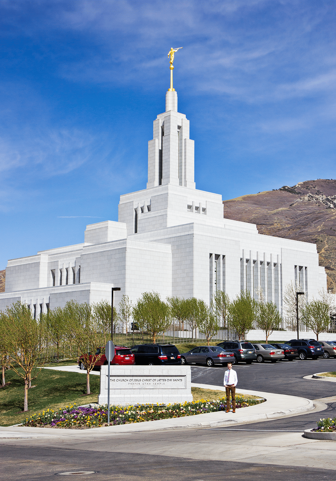 Draper Utah Temple sign wtih temple in the background. 