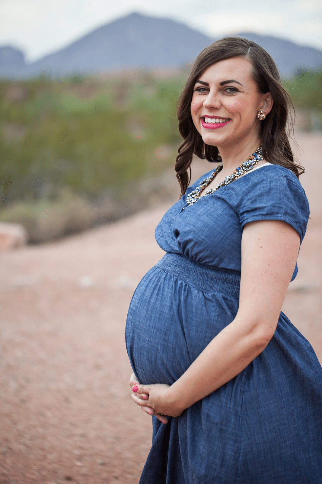 Maternity photoshoot in Arizona against the red rocks. 