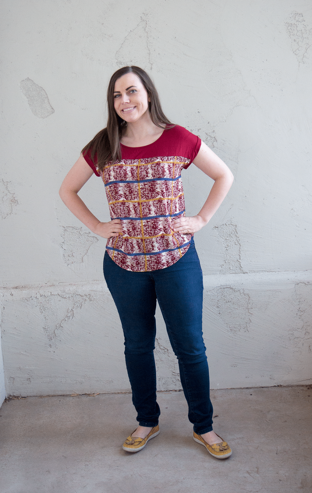 Mom modeling Stitch fix clothes for postpartum moms. 