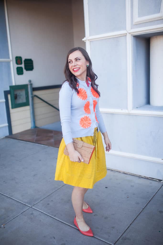 Cute and Colorful business casual outfit ideas. 