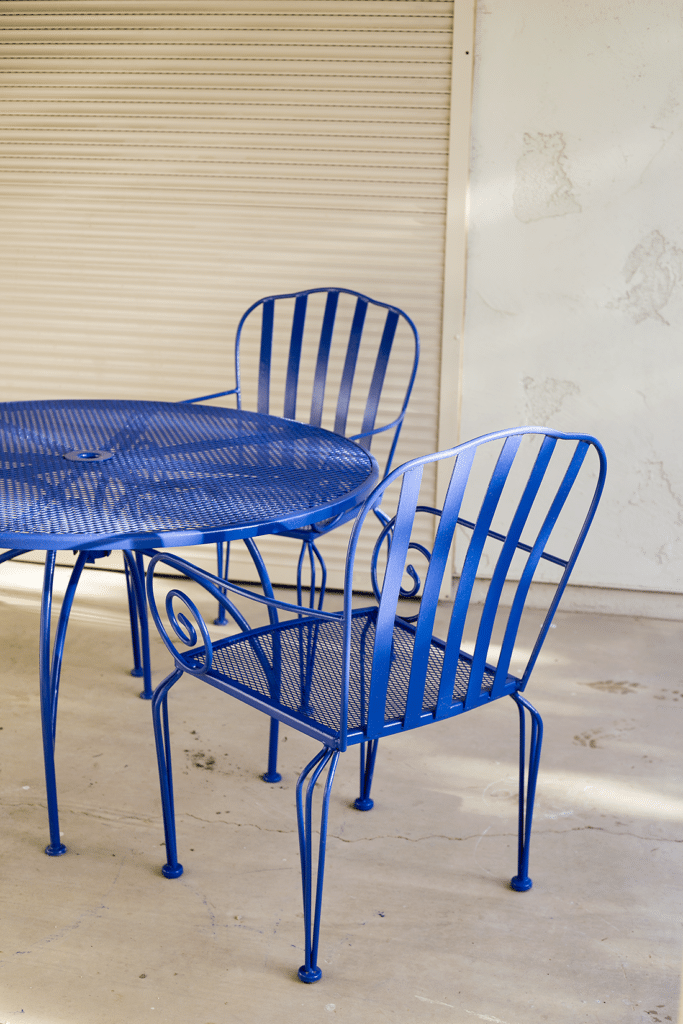 How to refinish metal patio furniture. 