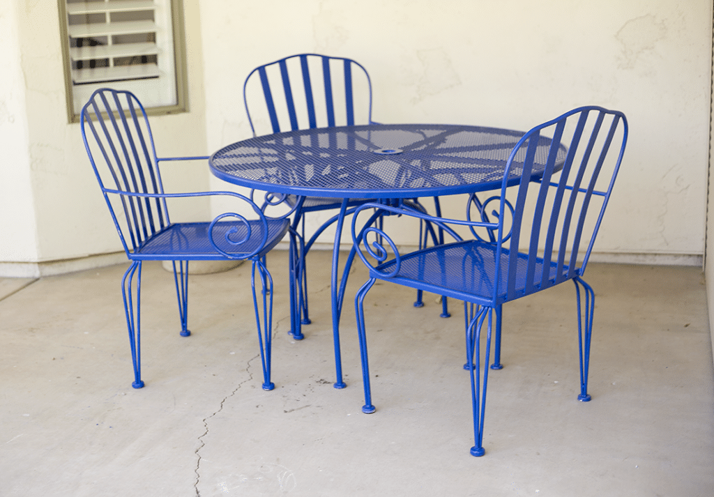 How to paint outdoor patio furniture. 