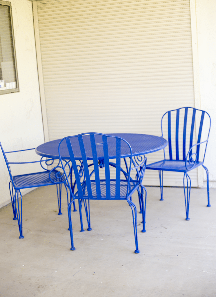 How to paint outdoor furniture. 