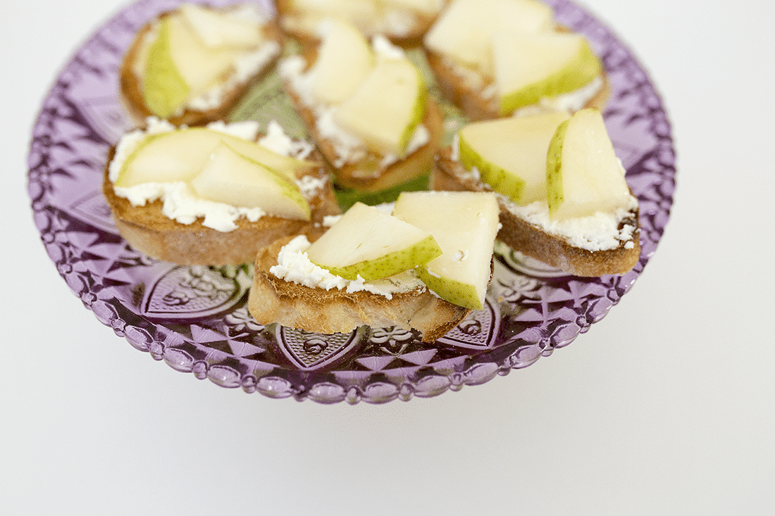Pear and goat cheese bruschetta: One of the easiest and most delicious holiday appetizer recipes perfect for holiday parties!