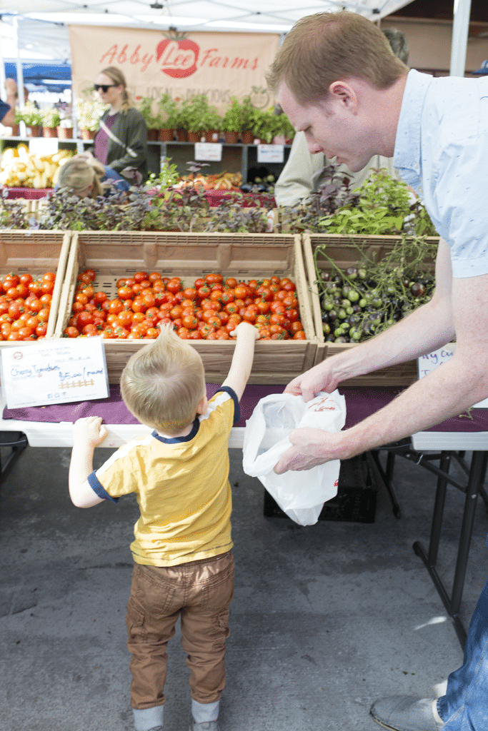 Farmer\'s Market family activity. 