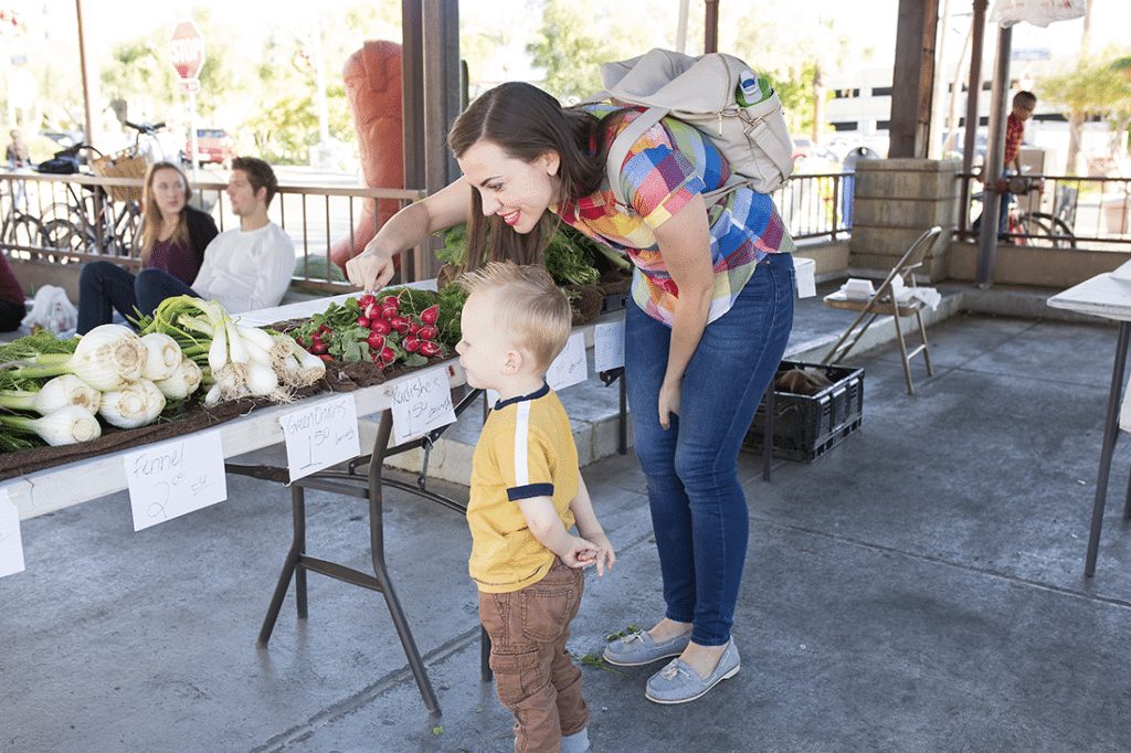 Farmer\'s Market with kids. 