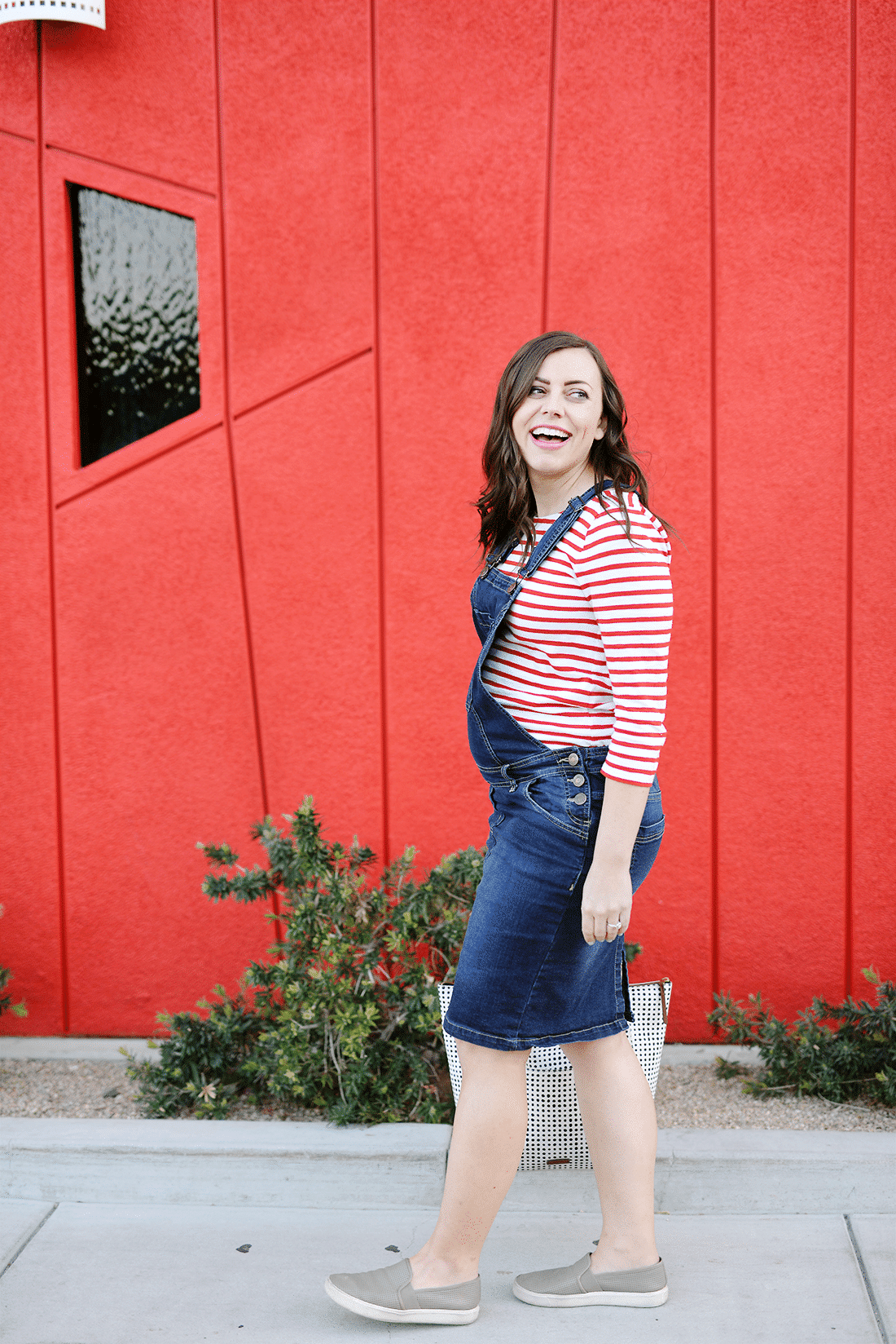 Pregnancy Overalls: The Trend to Rock