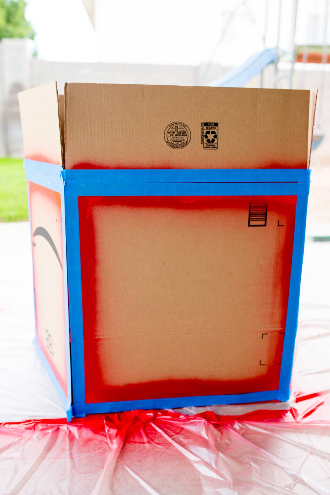 Looking for an easy Halloween costume you can make with little time and money? This DIY robot costume upcycles a box and a few easy supplies (you may have on hand) and comes together quickly and easily for an amazingly cute and cool vintage robot costume! #diy #halloweencostumes #robot #robotcostume #diycostume Turning a box into a costume.