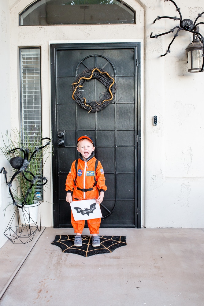 Halloween Costume Pictures pre-Trick-or-Treat {Free Halloween Printable}