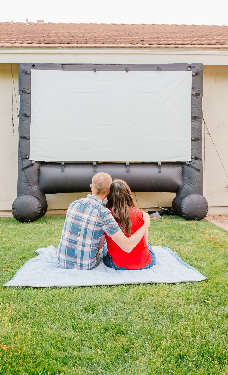 How to Create Your Own Outdoor Movie Theater for Backyard Movie Nights