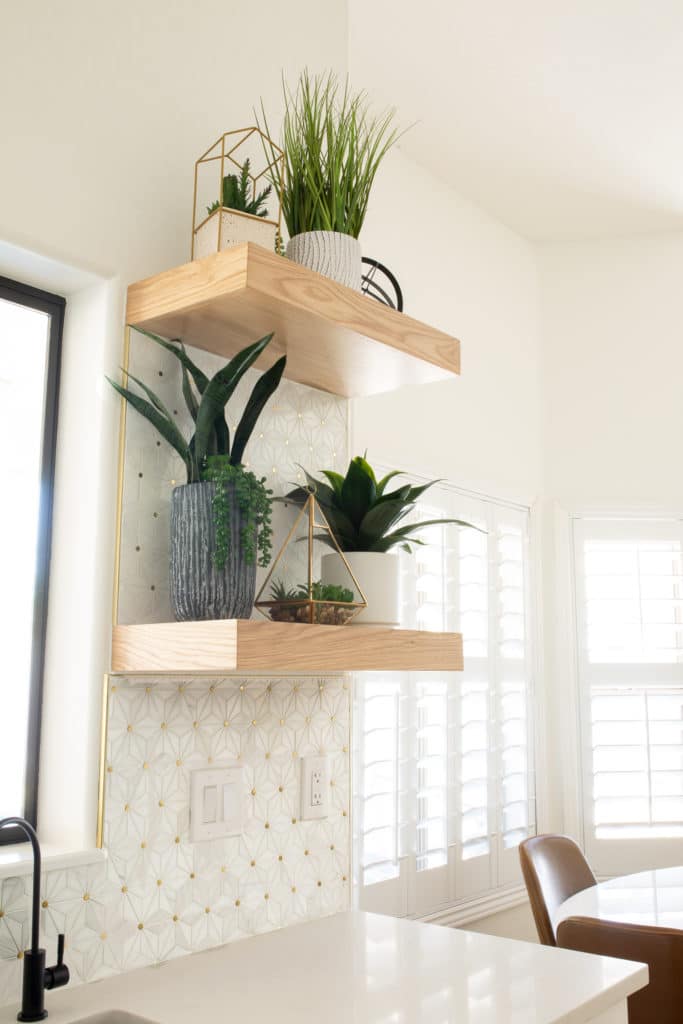 Midcentury modern white kitchen backsplash. 