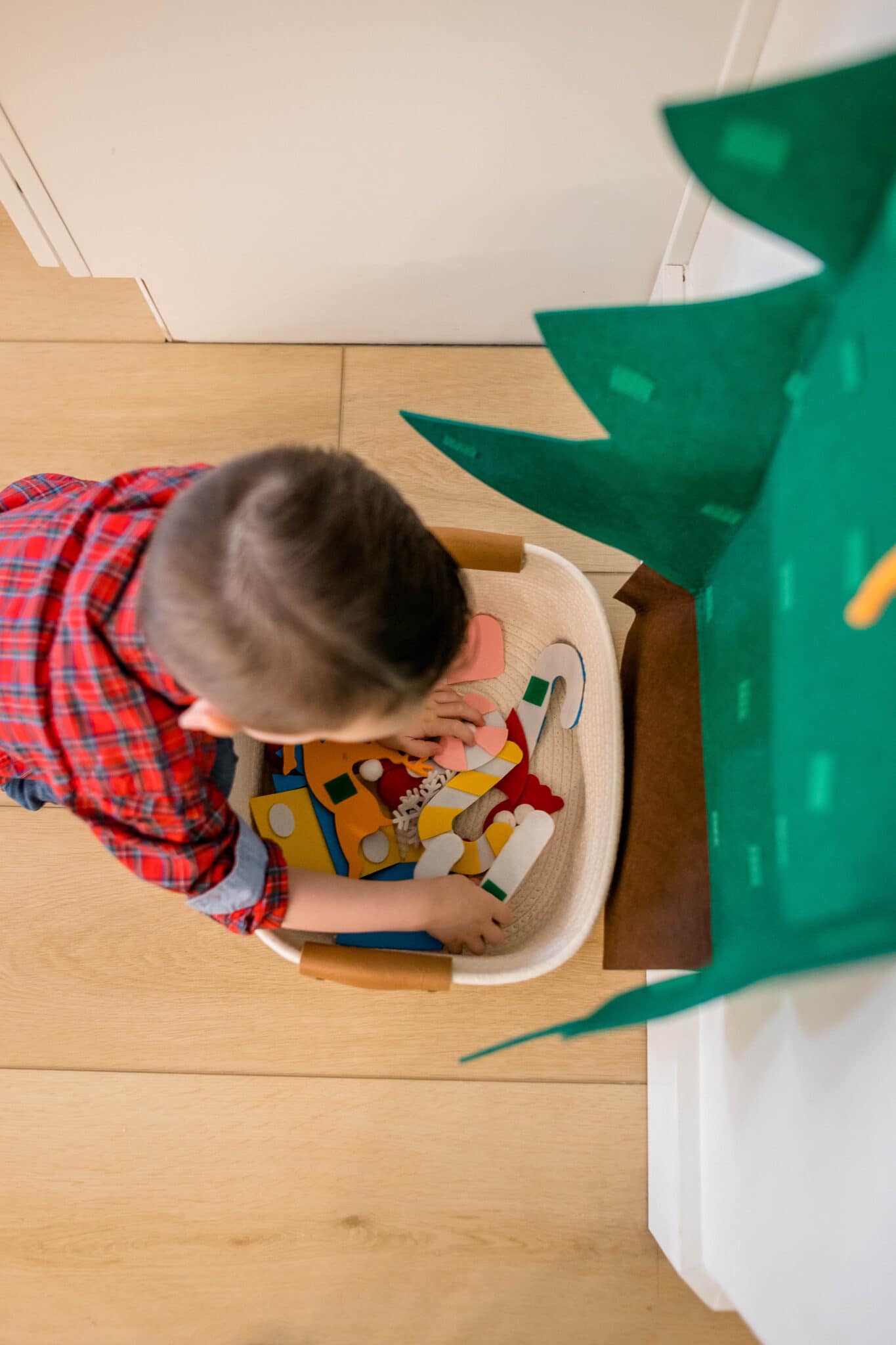 Felt Christmas Tree for Toddlers.