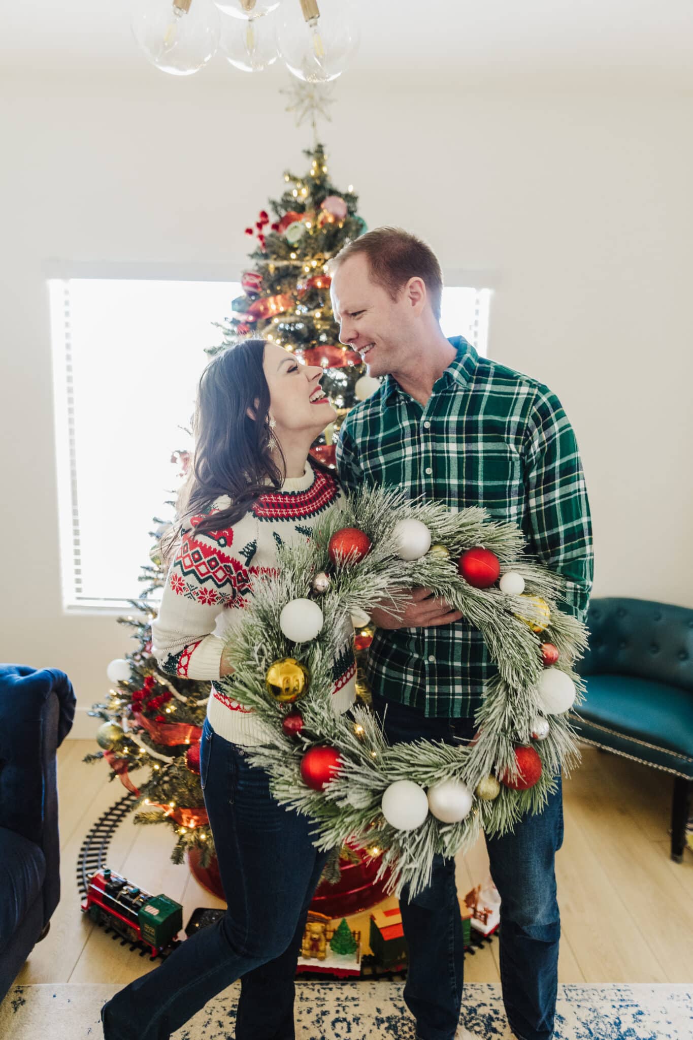 Couple planning Christmas date ideas to do during the holiday season. 