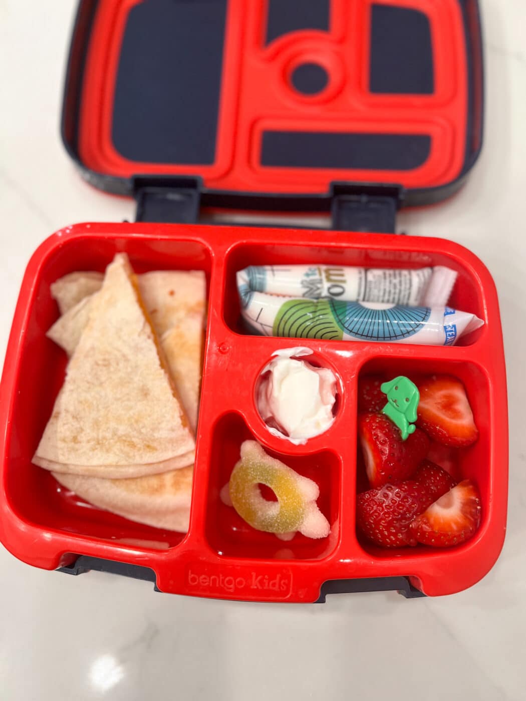 Bentgo - Lunch just tastes better when it's in our Bentgo Classic lunch box  😍 This is the perfect bento-style lunchbox for anyone and everyone in the  fam! 🍱 ✨In @gatestecuiulia's Classic