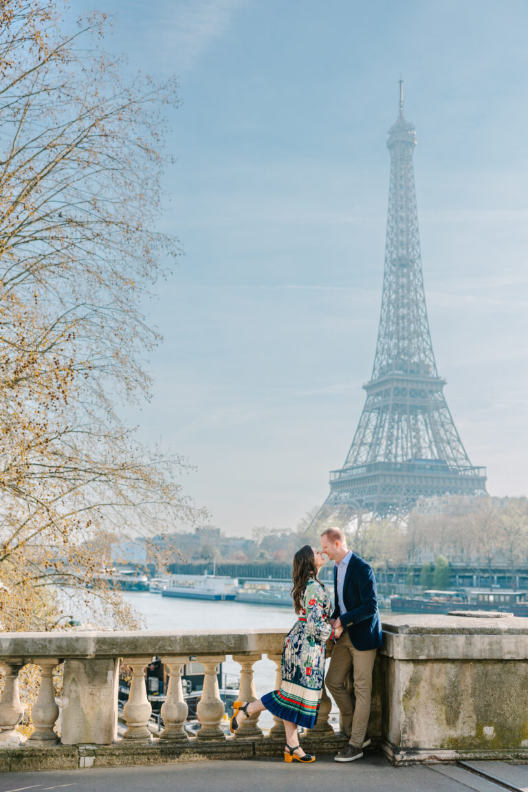 A couple in Paris trying our Flytographer and reviewing their Flytographer experience.